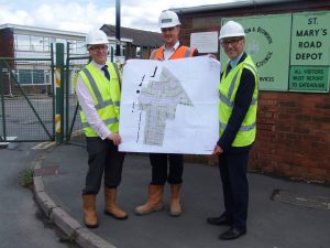 Leigh Cresswell (centre) with Joe Reeves (left) and Brent Davis. 